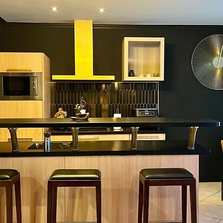 Au Coeur Des Ternes - Arc De Triomphe *